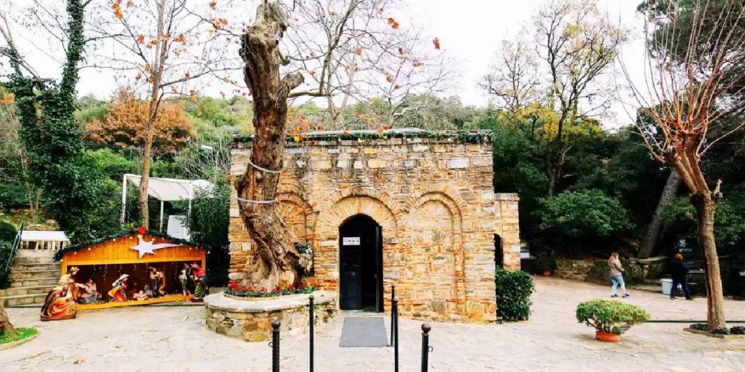 Efes’te inançların buluştuğu kutsal merkez! Manevi güç burada yükseliyor: İnanç ve kültür turizmi dikkat çekiyor 1